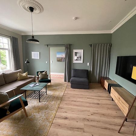 Luxus Lindenhof Apartments -Ferienwohnungen In Friesland An Der Nordsee Am Naturschutzgebiet Urwald Neuenburg  Eksteriør bilde