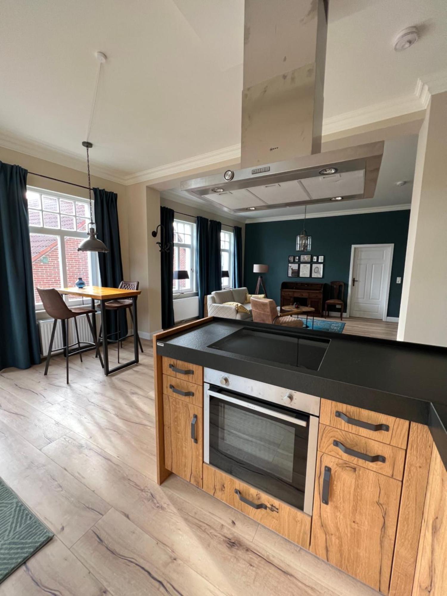 Luxus Lindenhof Apartments -Ferienwohnungen In Friesland An Der Nordsee Am Naturschutzgebiet Urwald Neuenburg  Rom bilde