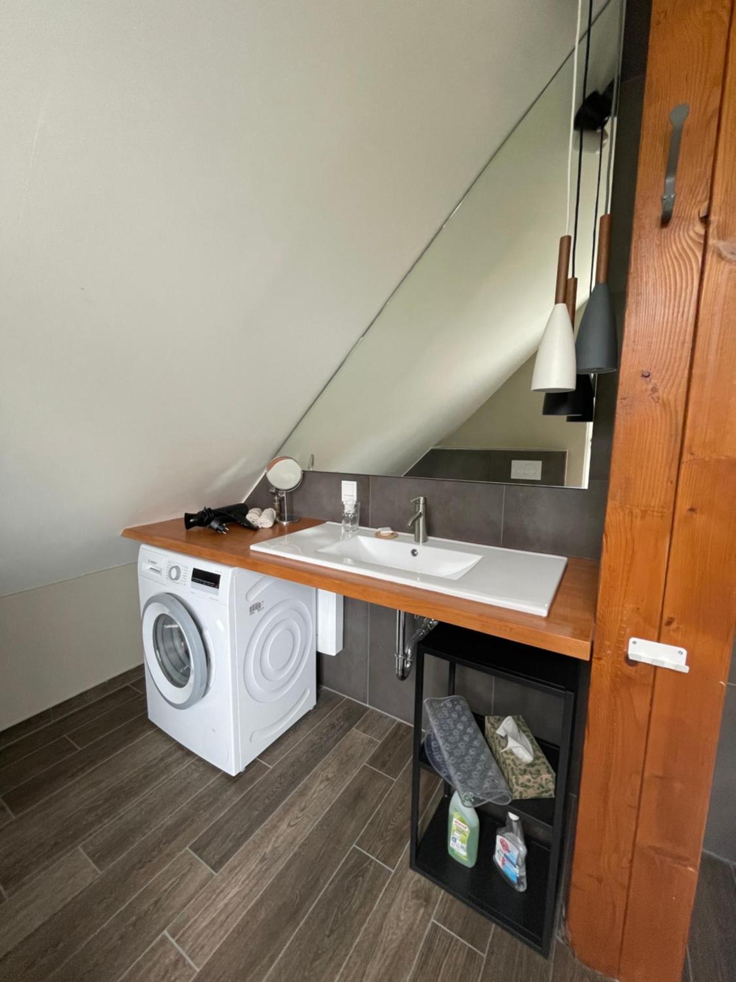 Luxus Lindenhof Apartments -Ferienwohnungen In Friesland An Der Nordsee Am Naturschutzgebiet Urwald Neuenburg  Rom bilde